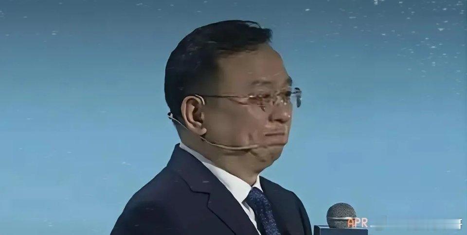 宁德时代市值2.04万亿，比亚迪0.93万亿。差了一倍多。王传福说：市值是资本的