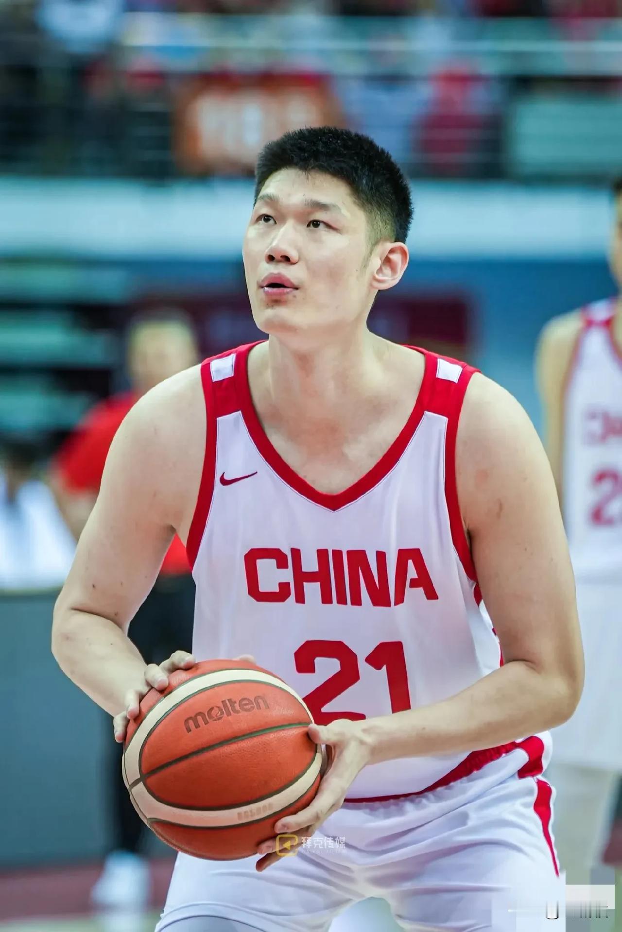 实话实说，胡金秋已经成为中国男篮的领军人物！不愧是中国男篮的定海神针，胡金秋半