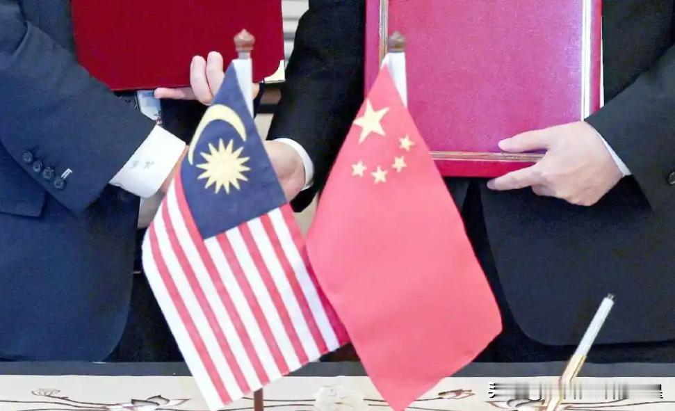 马来西亚部长突然紧急访华，背后到底在急什么？原来是为三件关乎国运的大事来求答