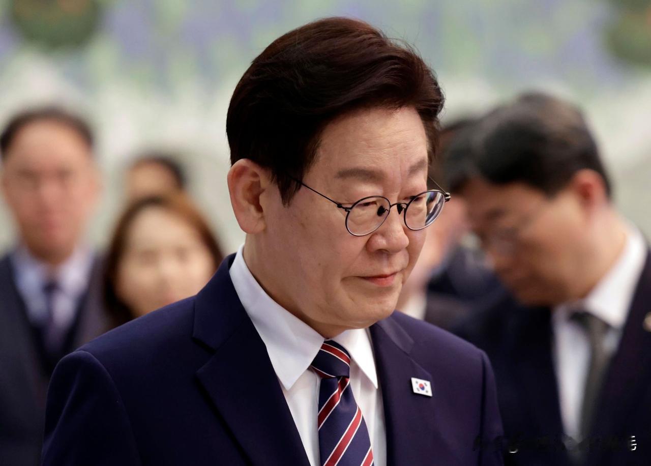 2月14日韩国总统李在明就慰礼新城开发腐败案相关争议强烈抨击检方，指责其在庭审中