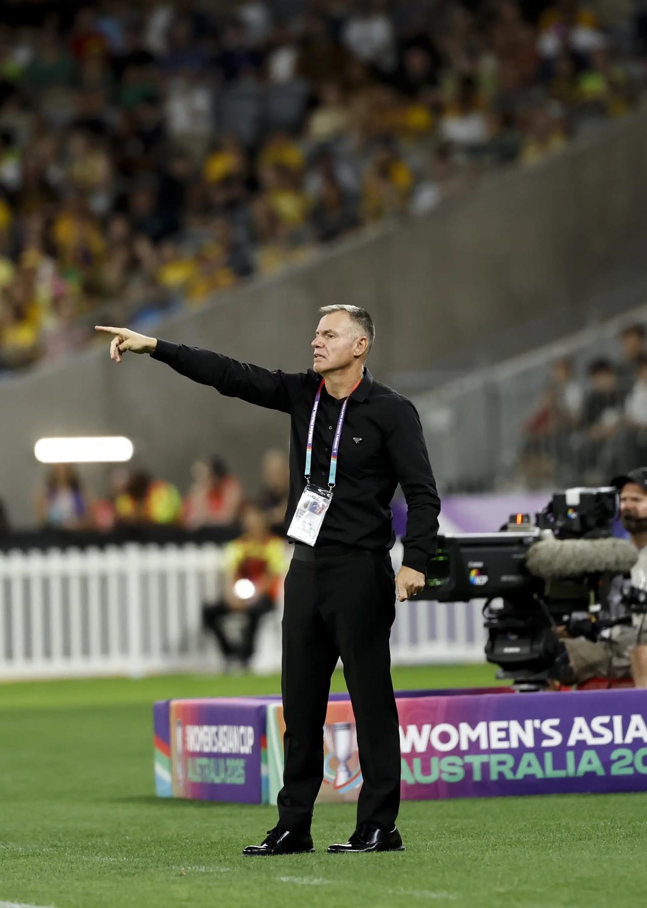 我希望米利西奇继续担任中国女足主教练！截止目前，中国足协官方还没有官宣米利西