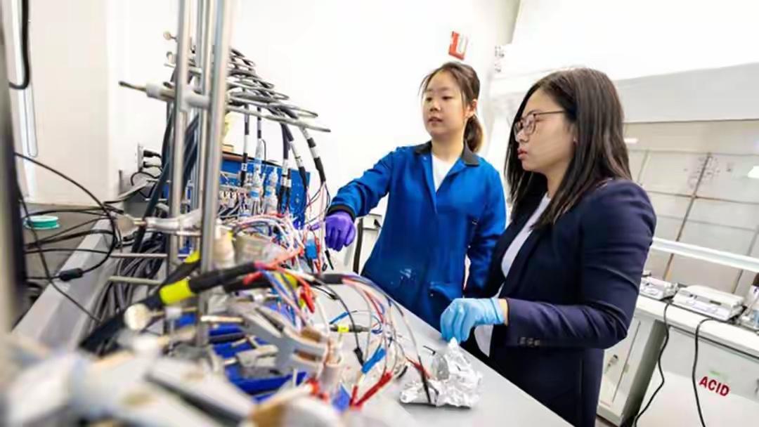 重要突破？美科学家利用原子通道提纯稀土元素，无需使用有毒溶剂从电动汽车电机、风
