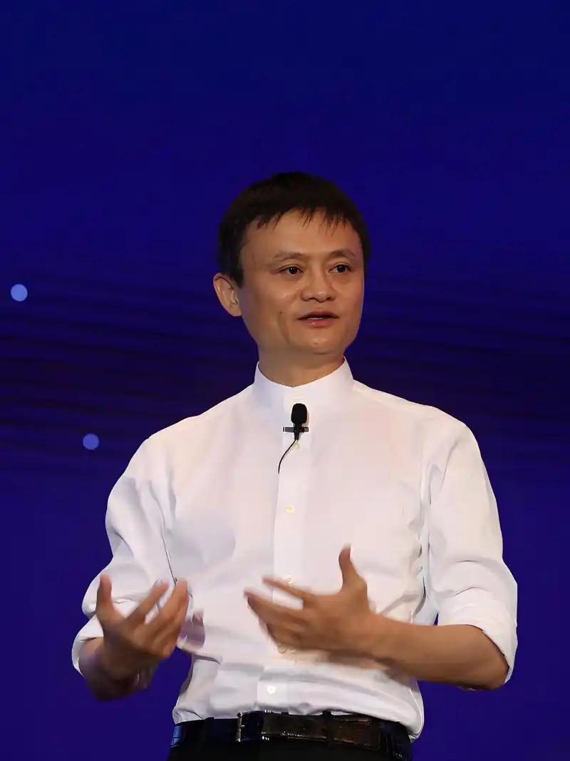 很多人以为是因为马云在外滩金融峰会上发言太冲，公开批评传统银行的当铺思维，结果得
