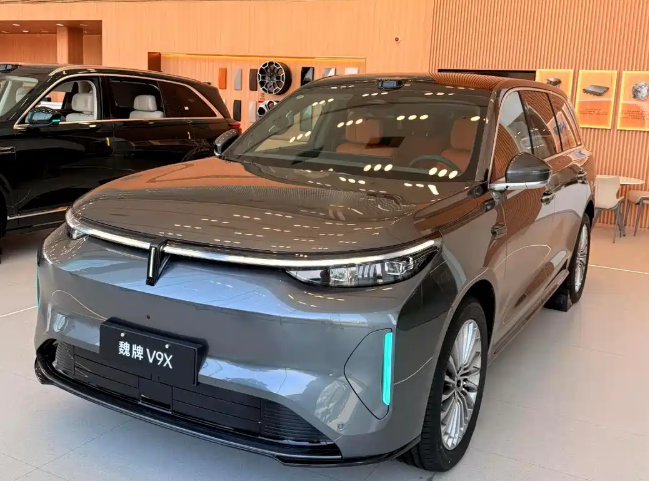 尺寸超问界M9，冰箱沙发彩电配齐，全新魏牌V9X实车到店在传统燃油车时代，长城