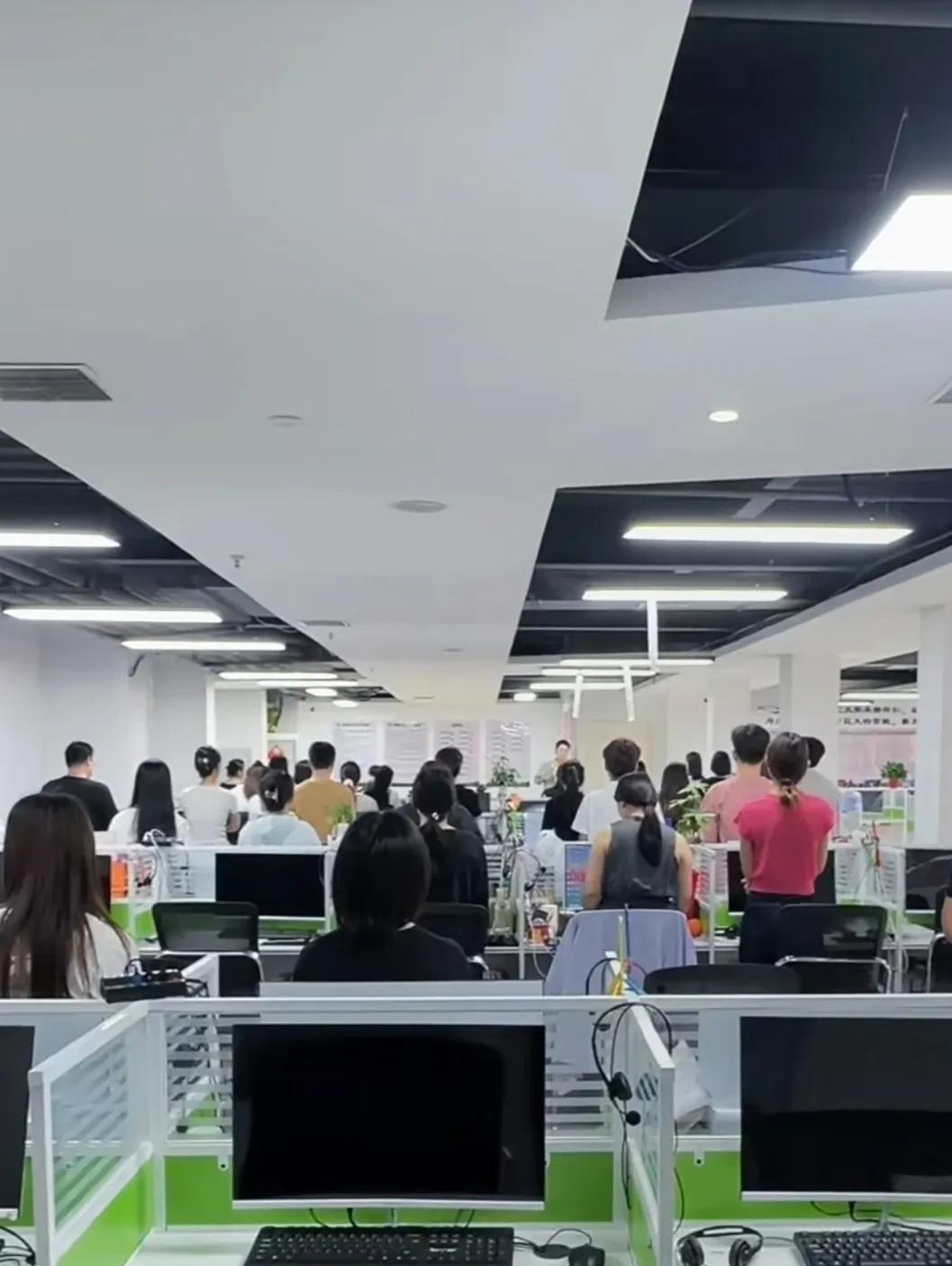 公司又被举报了，原因是两个月前和公司协商解除劳动合同的员工，前脚离职补偿金到账，