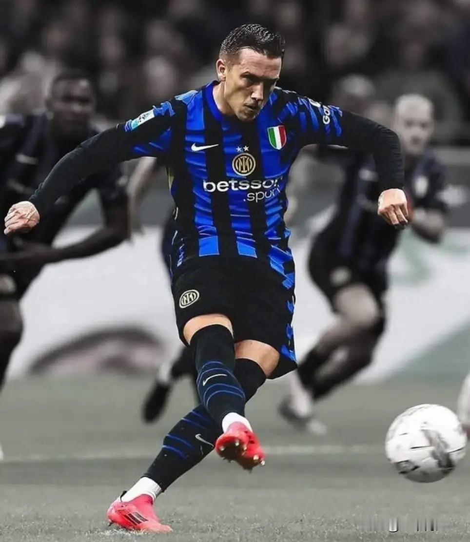 自家替补成别人香饽饽！弗拉泰西和泽林斯基自加盟国际米兰以来在阵中地位相对比较尴尬