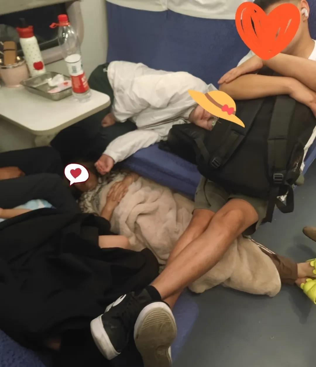 逆天了，我终于懂为啥说绿皮火车硬座是