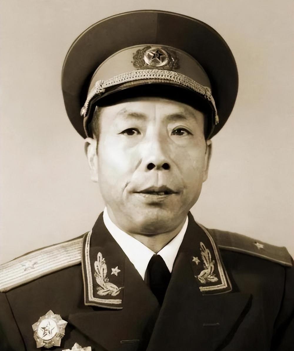八路军骑兵团被围，团长建议突围，政委摇头：马上向军区机关靠拢！1942年4月2