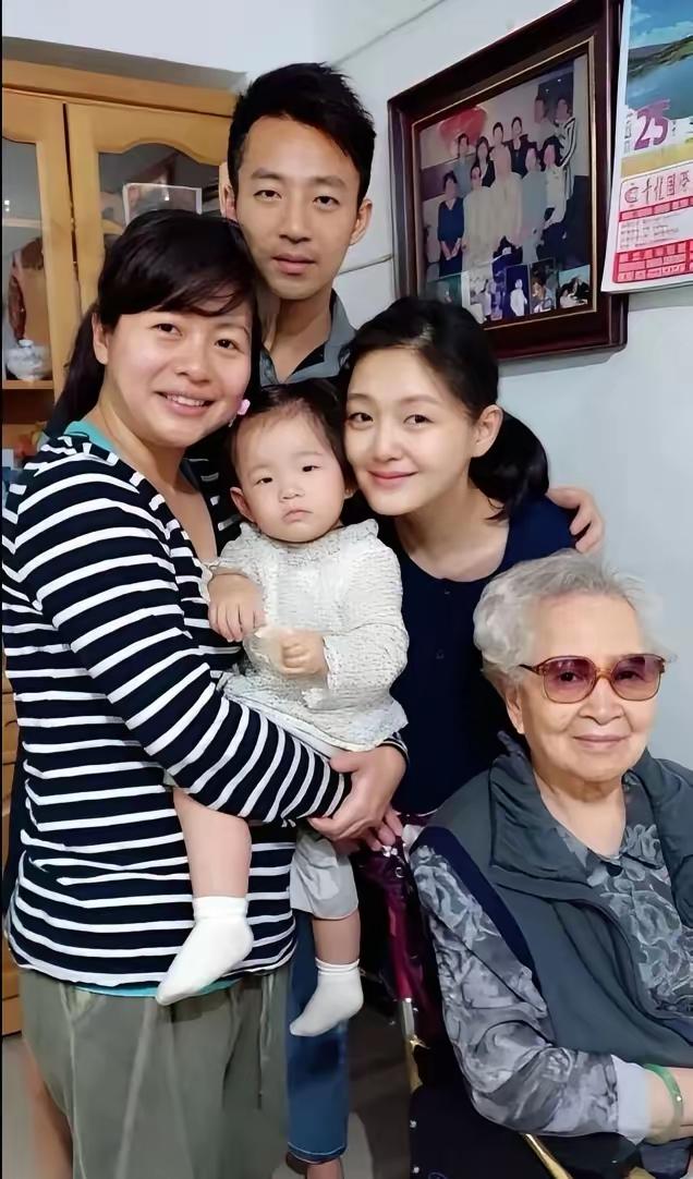 我说一个小玥儿的角度，其实小孩子小的时候对母爱的占有欲是很强的，就是只能爱自己一