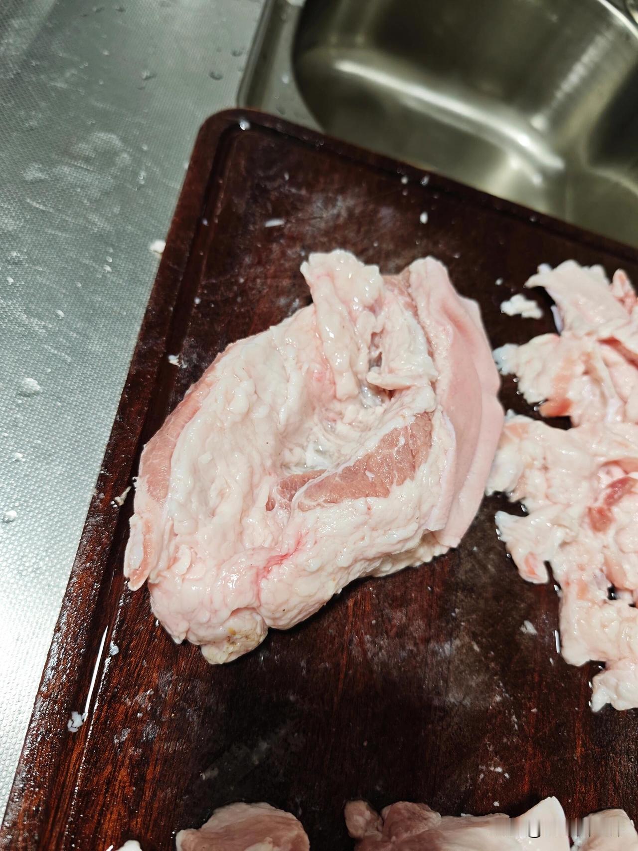 为什么姐夫家总买这种肉？因为合肥这边的风俗吧，结婚前有个过大礼，会送来一块肉，