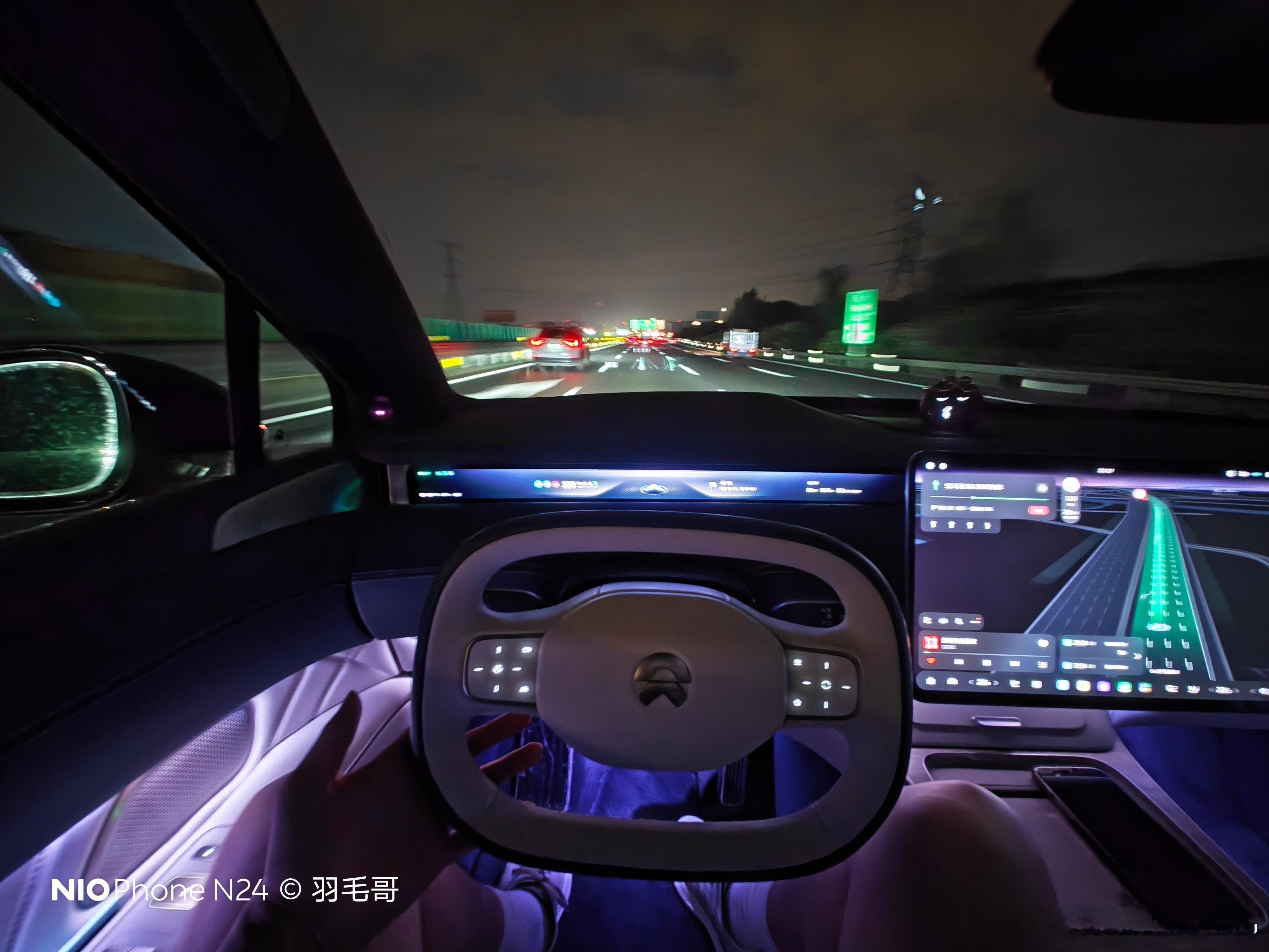火速赶到公司开着ET9跑个小长途出个差，终于有了，上高速舒坦了哈哈哈旗舰车型就适