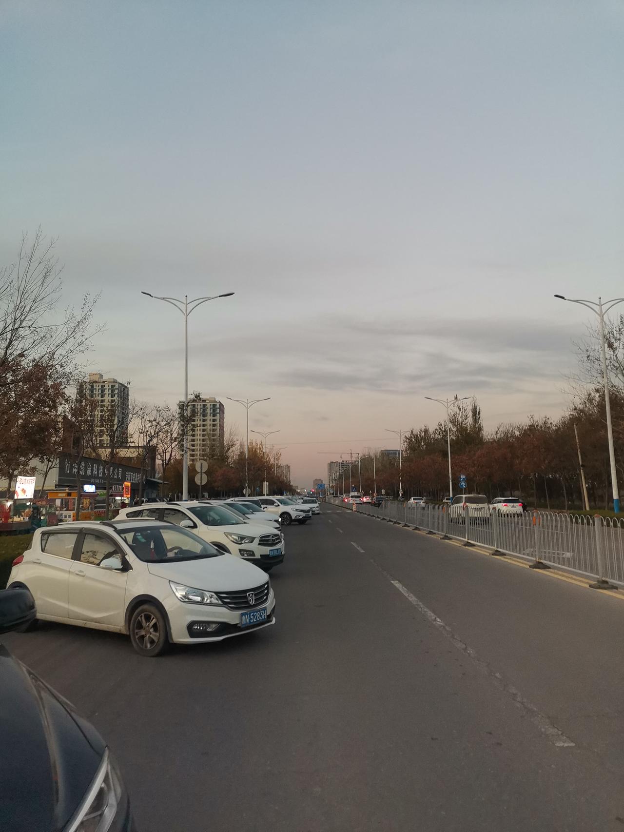 看了看班级群里，今天终于没有请假的了！这波流感感染了班里约一半的孩子，