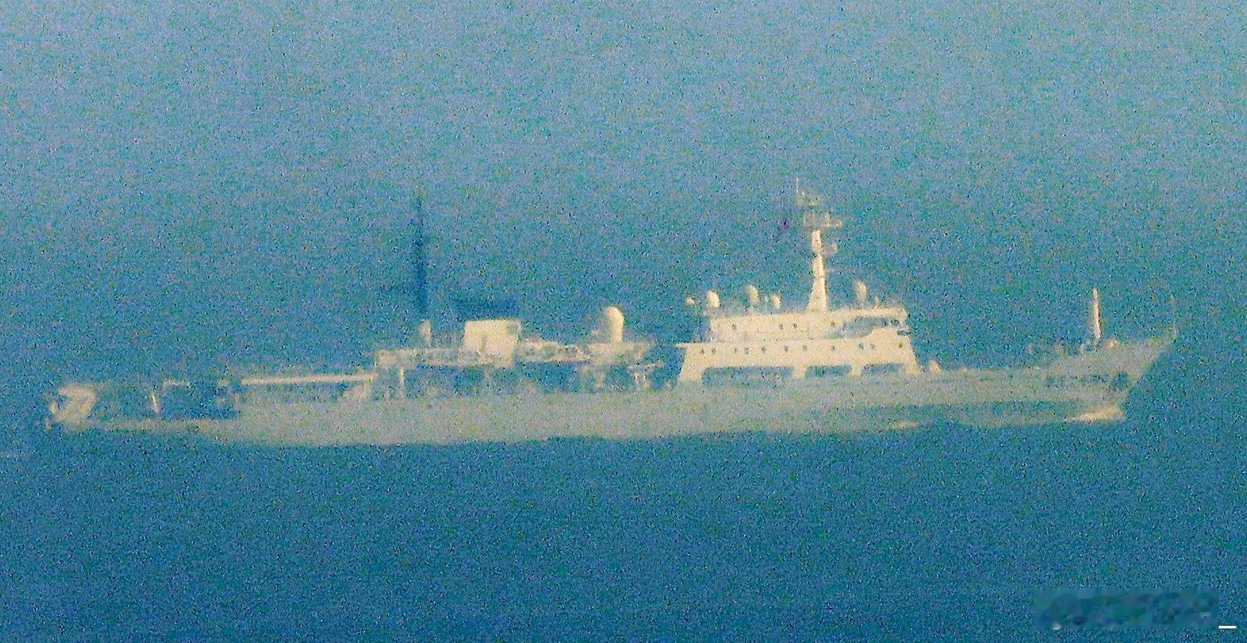 “海洋24”号测量船昨天下午向西驶过直布罗陀海峡，即由地中海进入大西洋。“海洋2