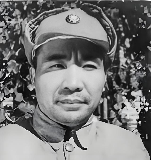 1935年，国民党军长王耀武听说，手下俘获了红军的师长，兴高采烈的前去审问，然而