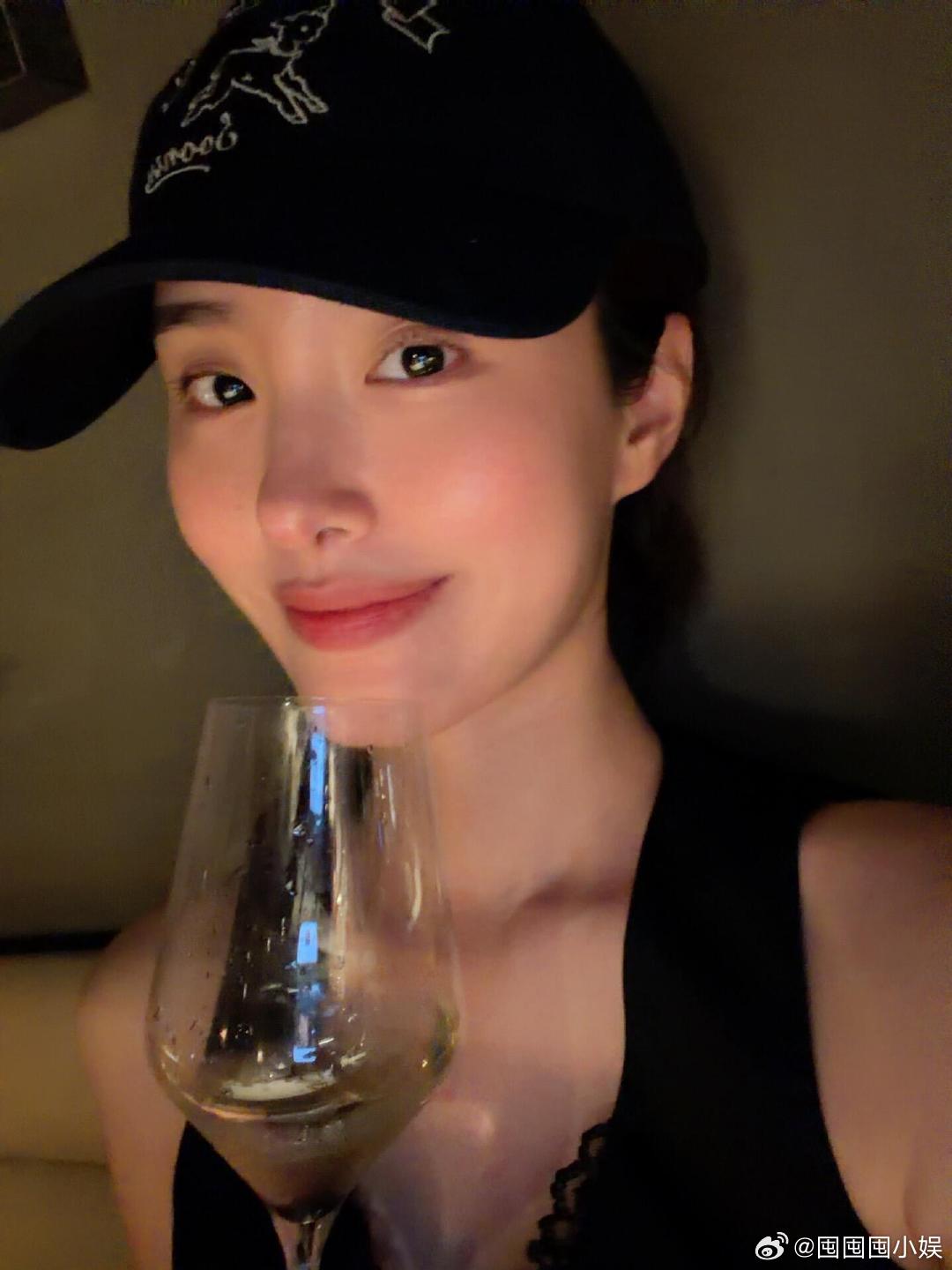 杨采钰和老公约会杨采钰晒与老公约会合照杨采钰和老公约会，每次看杨采钰的私下日常