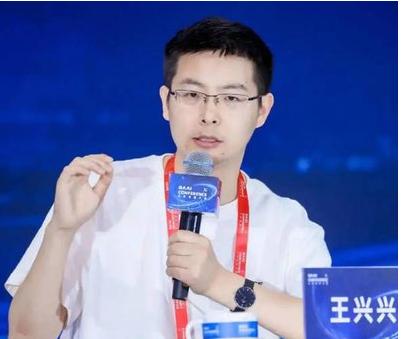 宇树科技创始人王兴兴，发出震撼言论：“预计明后年，一些服务业、工业就可以被AI完