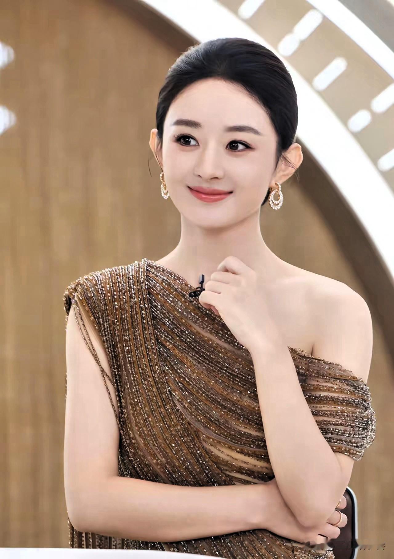我闺蜜是做艺人助理的，跟我说了一个真相，像赵丽颖这种身体突然不适的，大多都是