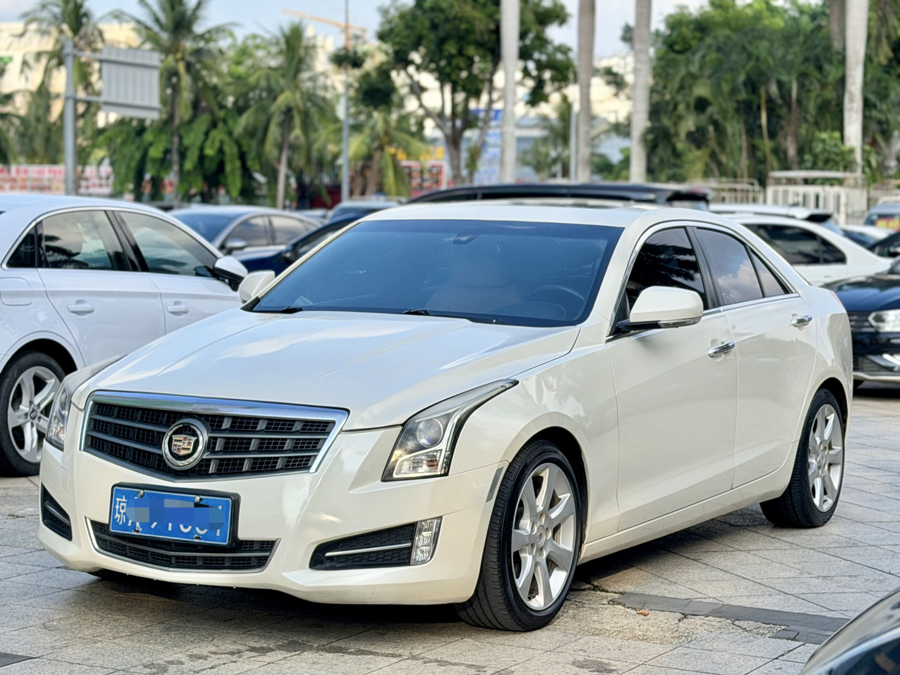 这是一台14年的进口凯迪拉克ATS2.0T，是我自己的一手私家车，行驶13万公里。✨车里配有Bose