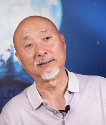 陈佩斯挺难的！陈佩斯的戏台有点凉票房三亿多，到他手里却不足一亿。观众