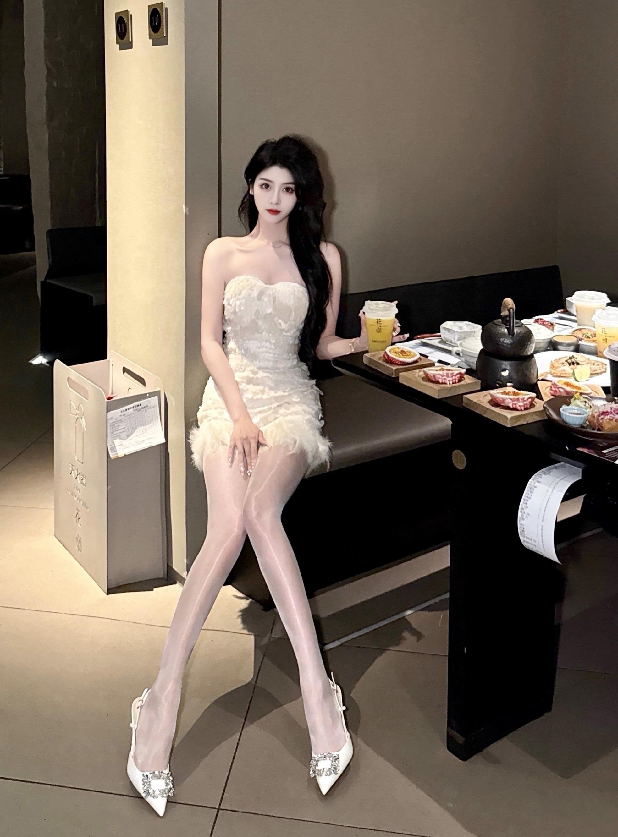 漂亮不能当饭吃 但是可以和我一起吃漂亮饭