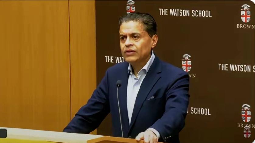 印度裔专家:请印度做好代替中国的准备布朗大学印度裔专家在最近的一次访谈中面对