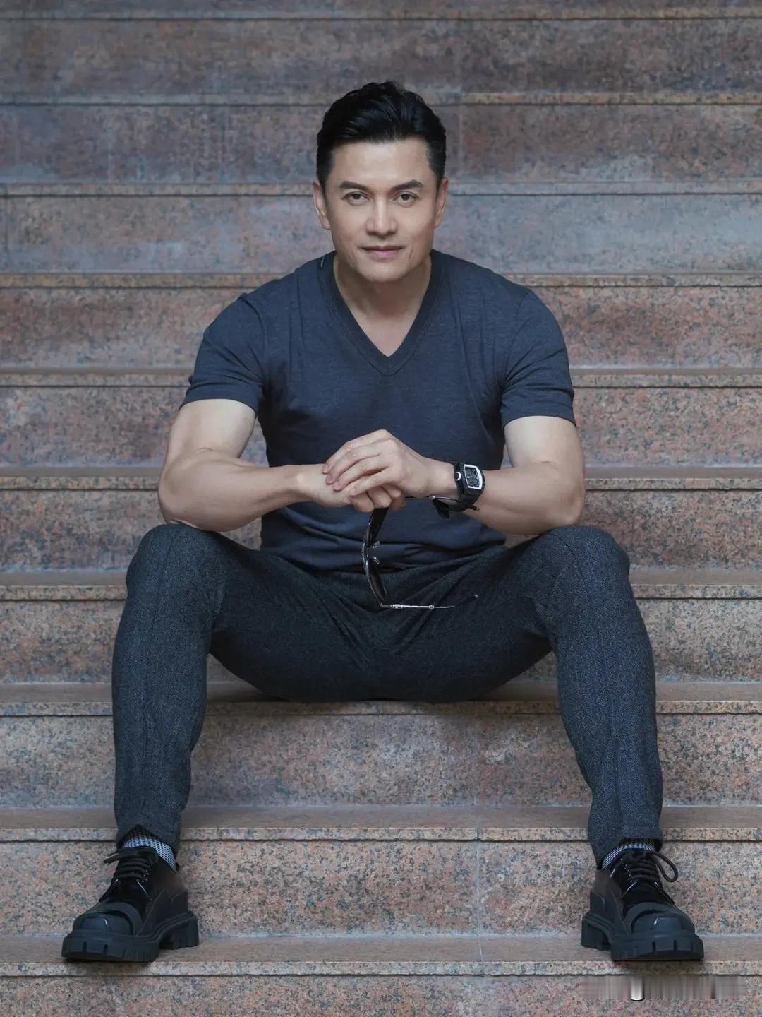 汪小菲直播时说，我为那个道歉！过去几年，确实那个情绪不太好。有时吃了医生经开的药