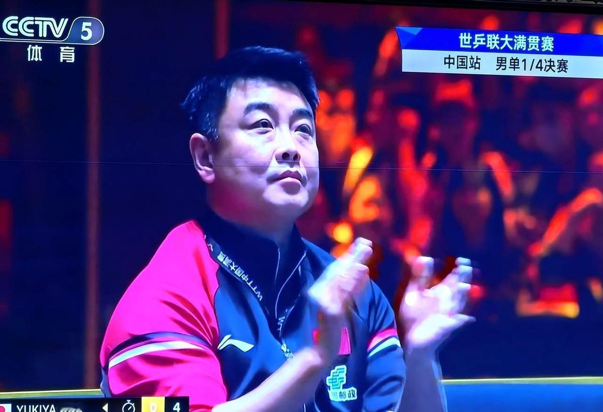 王皓没笑出声，但全场都听见了心跳。林诗栋正手一抽，球过网就扎地，欧洲人管这叫“