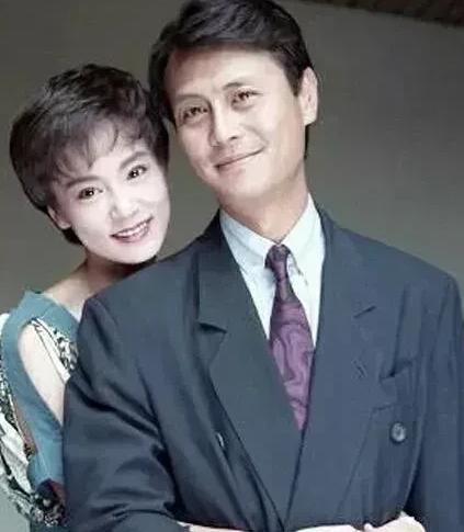38岁怀刘德凯骨肉、婚纱喜帖全备好！婚礼前夕却遭背叛：他爱上20岁