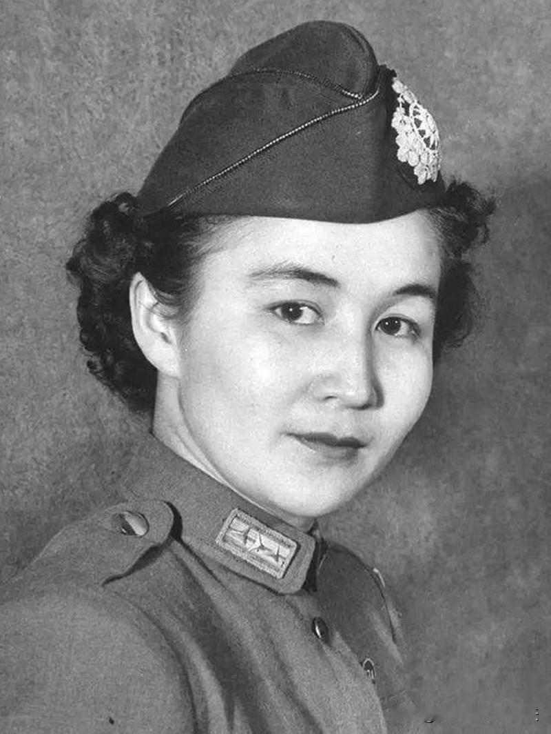 国民党有个女少将，叫胡兰畦。她把自己在成都的房产田地，亲手交到未婚夫陈毅的父母手