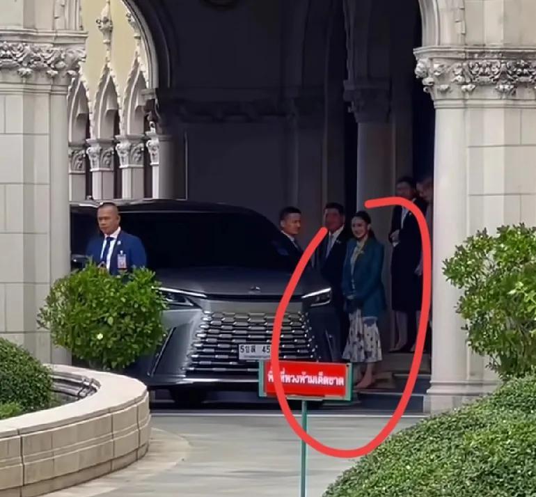 佩通坦，乘车离开总统府，这一去，大概率回不来了！从上到中到下，佩通坦已惹了众怒！