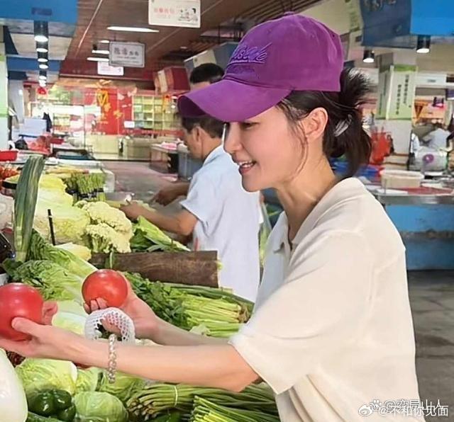 从千万片酬到无人问津：影后婚姻破裂，三次复出遭拒，12年错路谁之过？