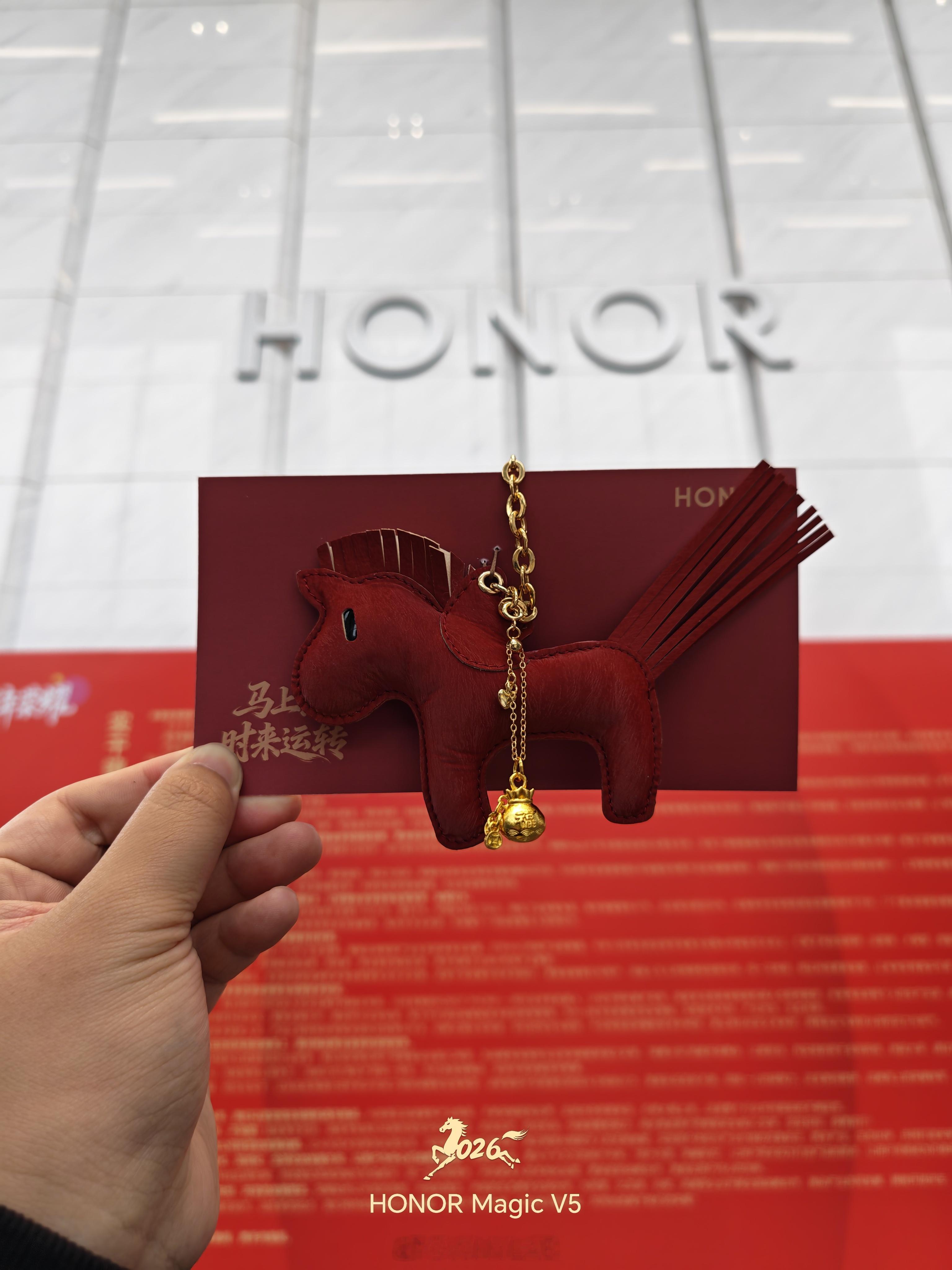 刚参加完荣耀MagicV6技术沟通会，这次有三大卖点：轻薄、长续航、性能，