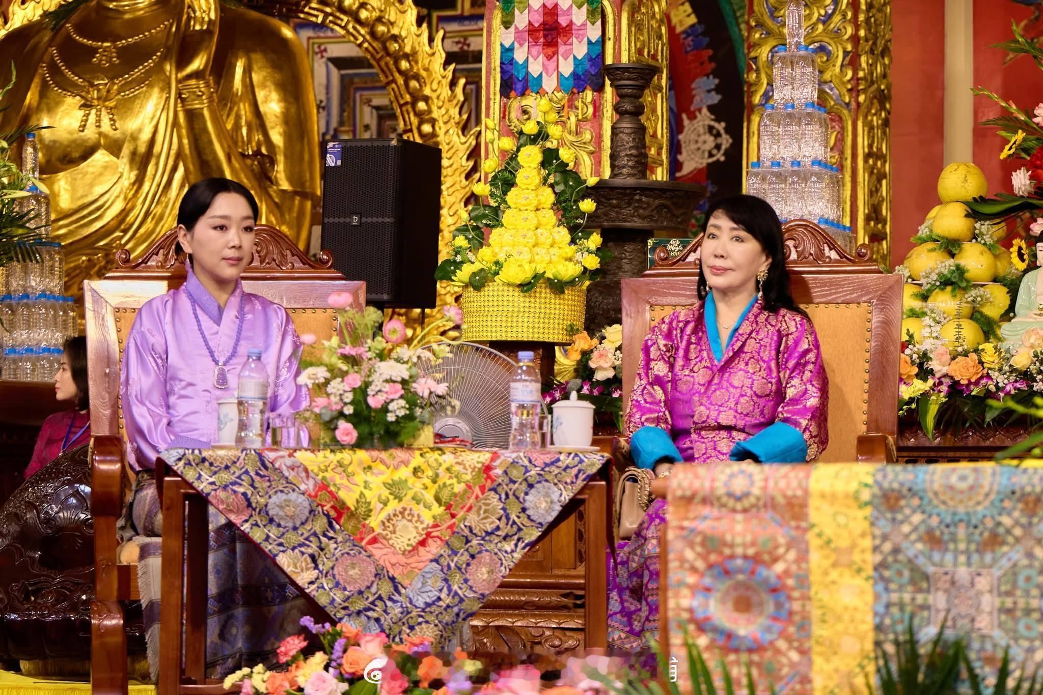 王室王室不丹王室补充几张县城大房在越猴的活动，这照片把小活佛拍的特别带感，想起