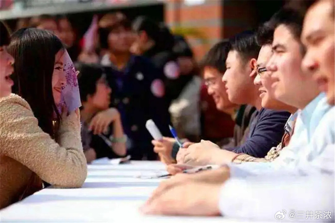 为什么面试要填家庭成员信息刚毕业那会儿真傻，恨不得把户口本都搬给HR。后来才懂