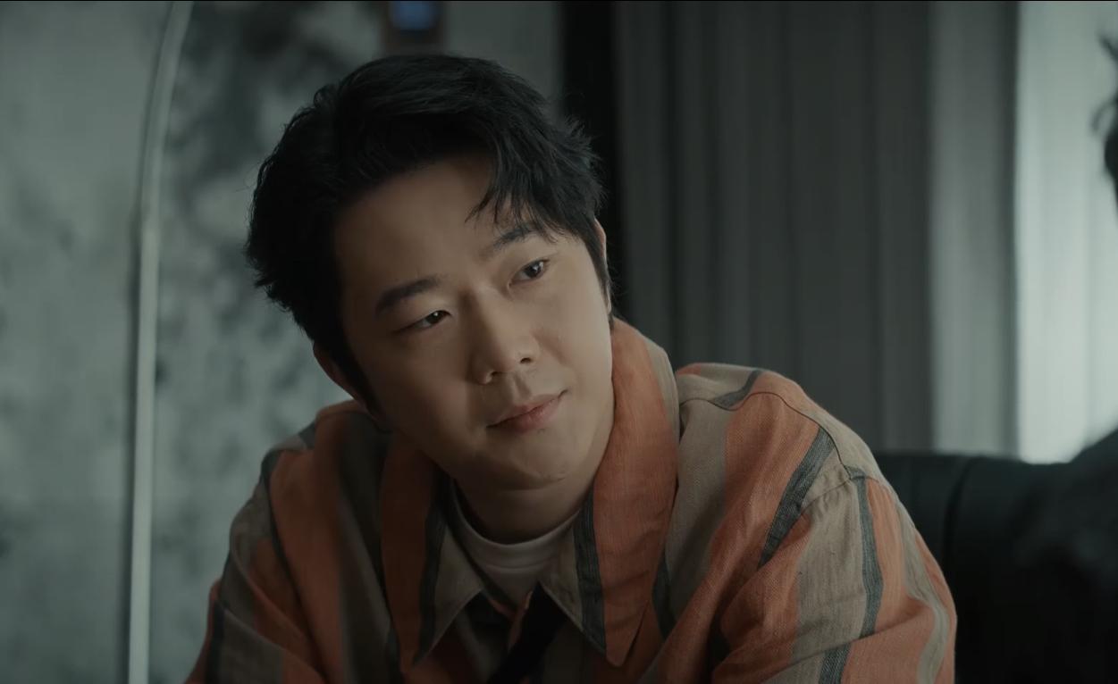 吕现偏帮炎拓的原因早已有迹可循。首先吕现不傻，中医、西医他都学了说明他很聪明