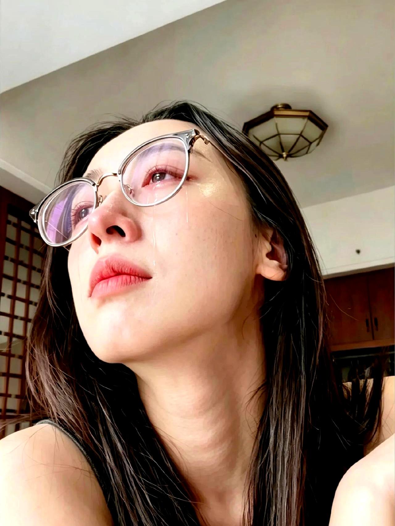 冷静期第十天，她翻相册时后背发凉。八年婚姻、六岁孩子，他因她拒生二胎甩下协议。
