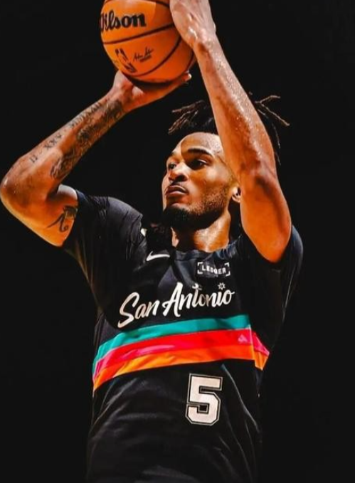 卡斯尔真神人也这个进步幅度，去年在火区还是小阿门，今年就已经把阿门干到和卡布