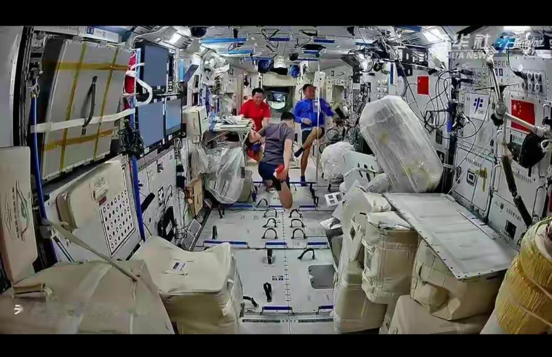 谁也没想到，神舟二十一号乘组直接打破以往惯例，在轨时间再度加长，推迟返回地球。很