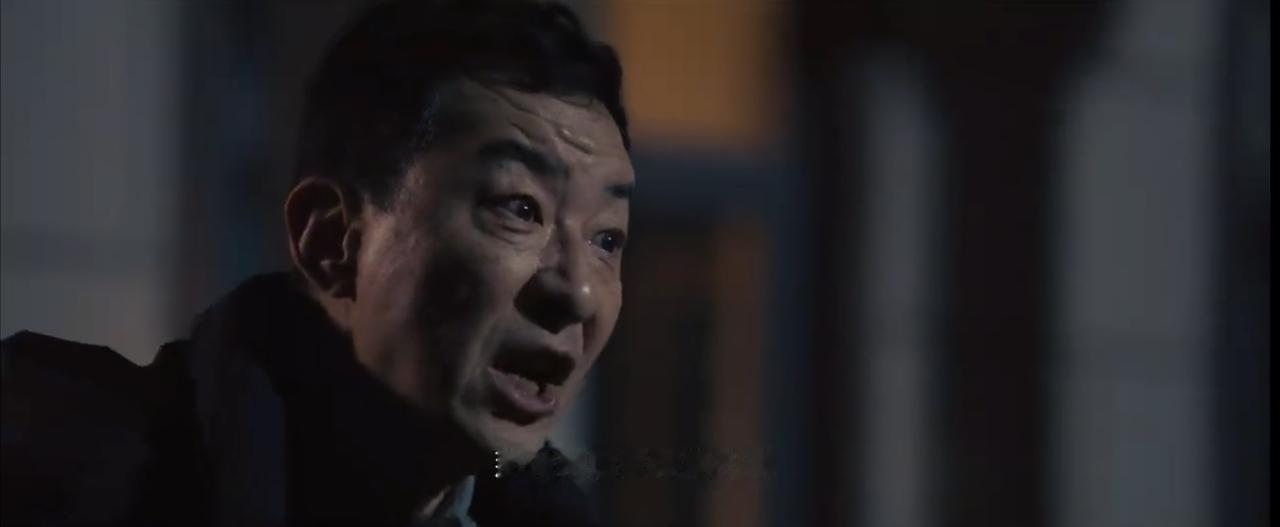 《以法之名》迎来最高能名场面。那就是谢鸿飞这个检察官，嘴上清清白白，骑的还是