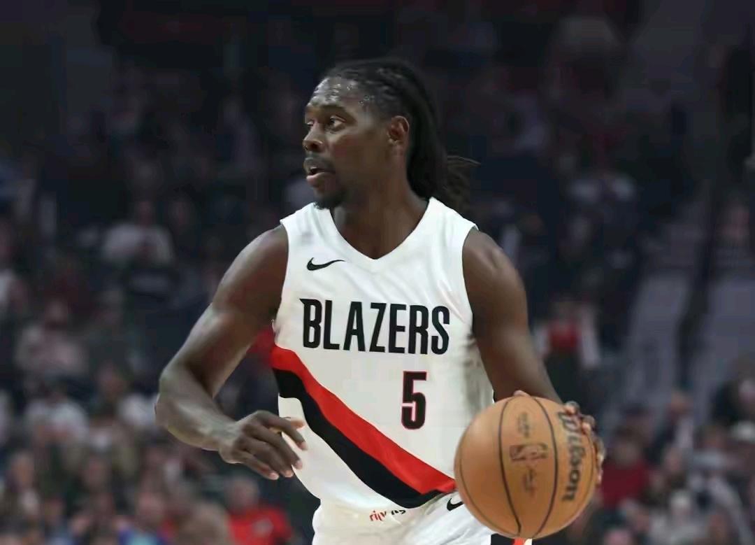 火箭缺个能稳住节奏的控卫，不是找个人就能补上。阿门能冲，申京能传，但没人能压住