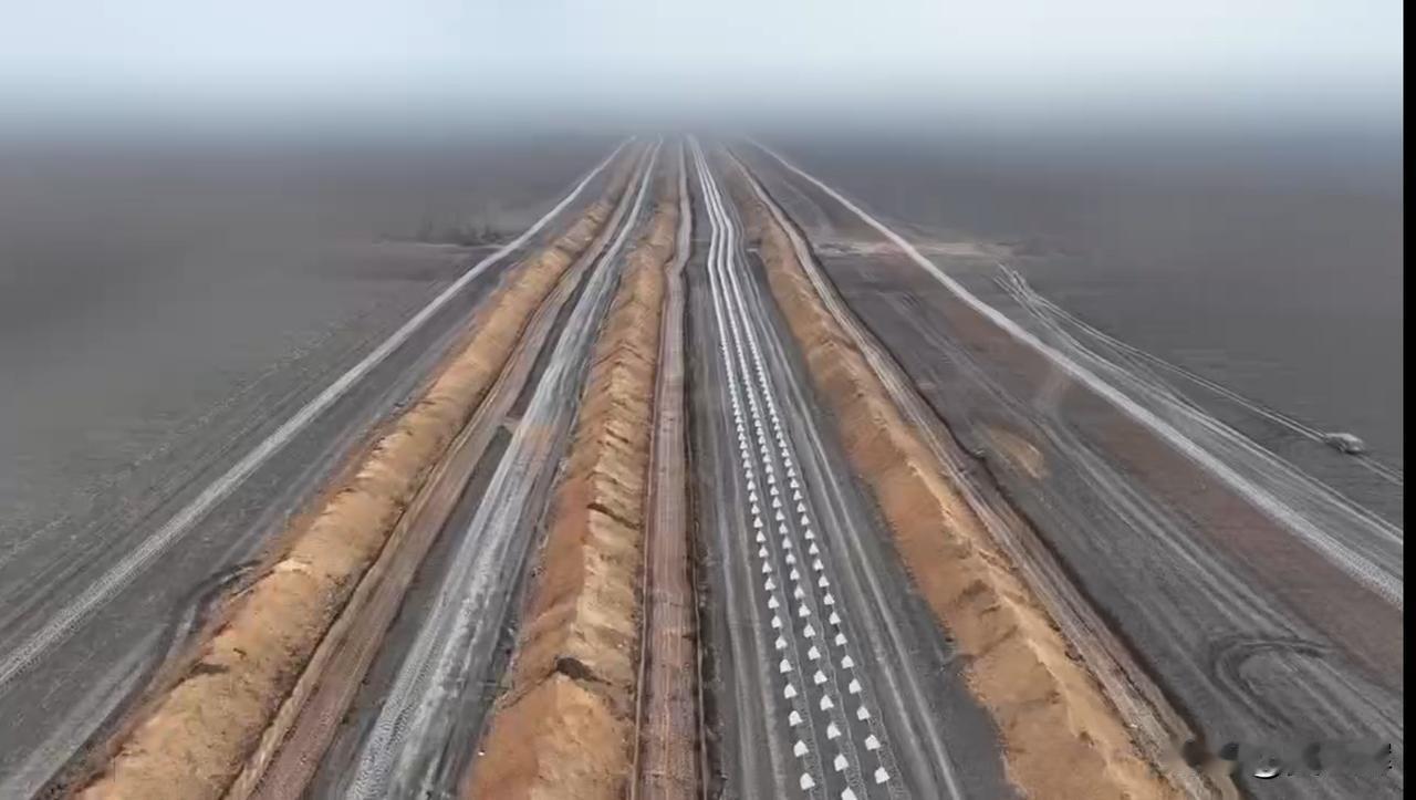 【乌克兰的新型“千层堡垒”】乌克兰扎波罗热方向出现了乌军新型工程防御工事的直