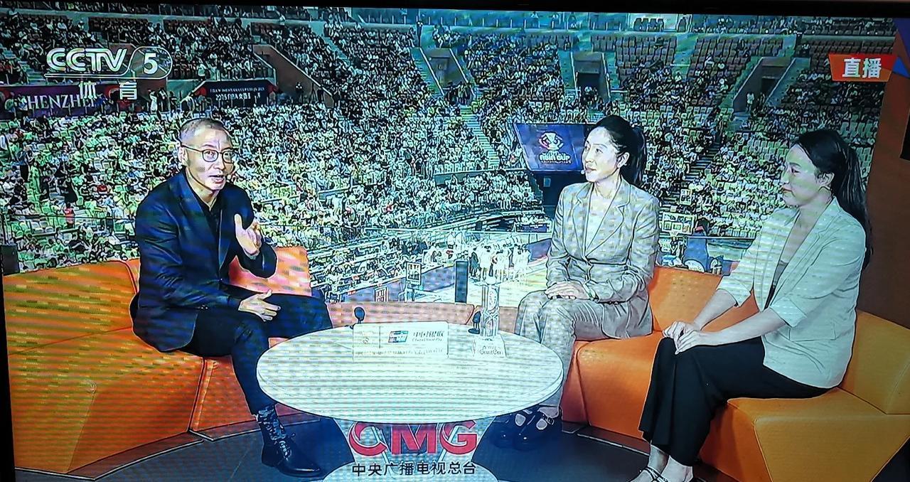 央视女篮嘉宾郑薇：张子宇就是第二个移动篮筐，韩旭显得小鸟依人，女篮2.26米中锋