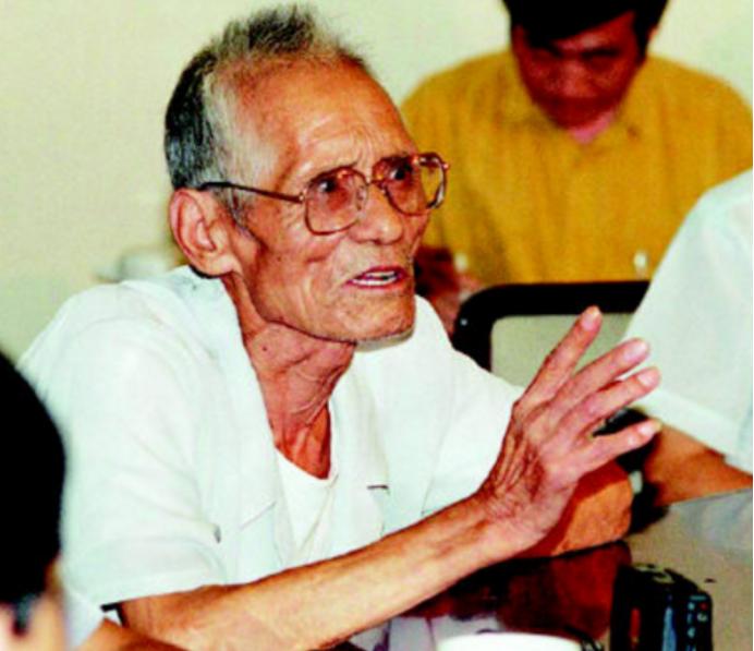 1994年，湖南衡阳一间老屋里，74岁的葛振林颤抖着打开衣柜夹层的红木盒，里面那