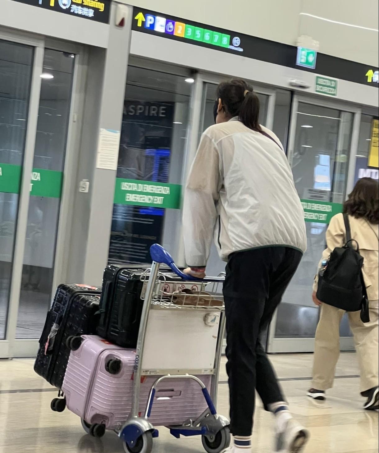 球迷在意大利马可波罗机场“偶遇”朱婷，这并不能说明朱婷会缺席大湾区全运会，但至少