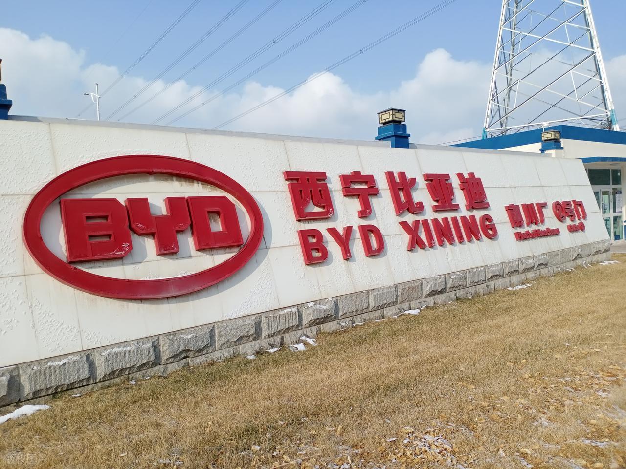 特斯拉神话终结：被比亚迪打到负增长2025年第四季度，特斯拉汽车业务营收同比