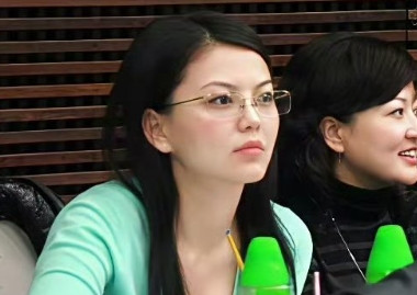千万不要被李湘现在的外表迷惑，早期的李湘美的惊为天人，怪不得王岳伦对她一见钟情。