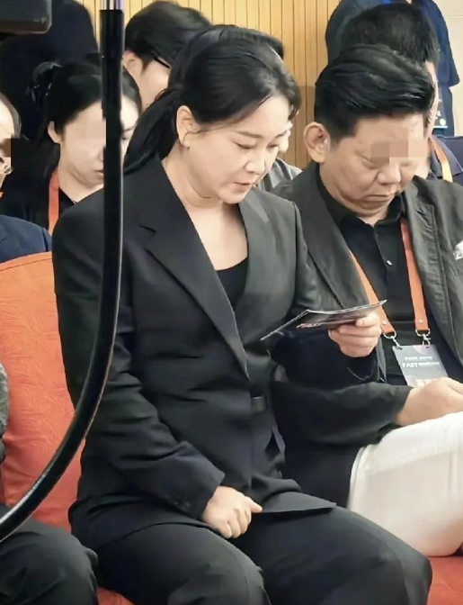 贾玲减肥成功后这一身干练飒爽，状态非常好呀。
