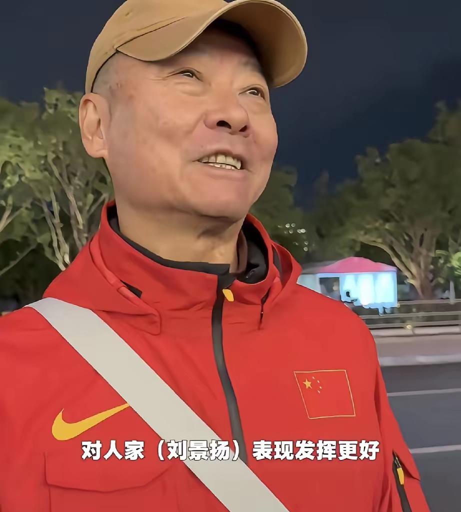 看到吴艳妮输比赛哭成泪人，她教练还说“对手是超常发挥”，我这心里挺不是滋味。