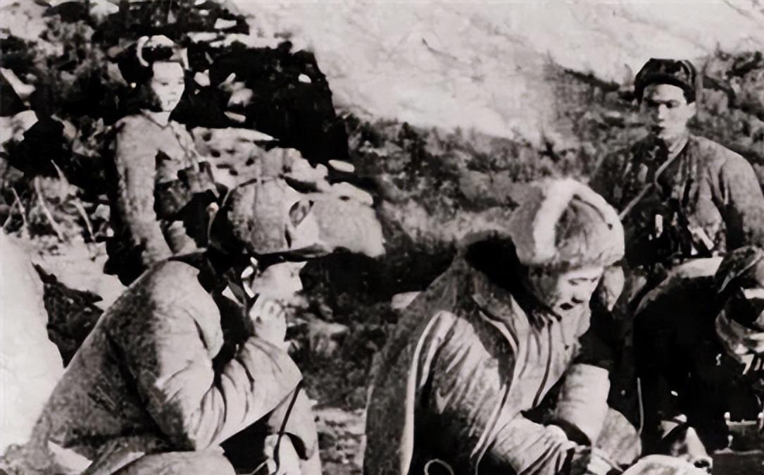 团长牺牲后，警卫员却从前线回来，师长质问：你怎么活着回来了这句话听着刺耳，