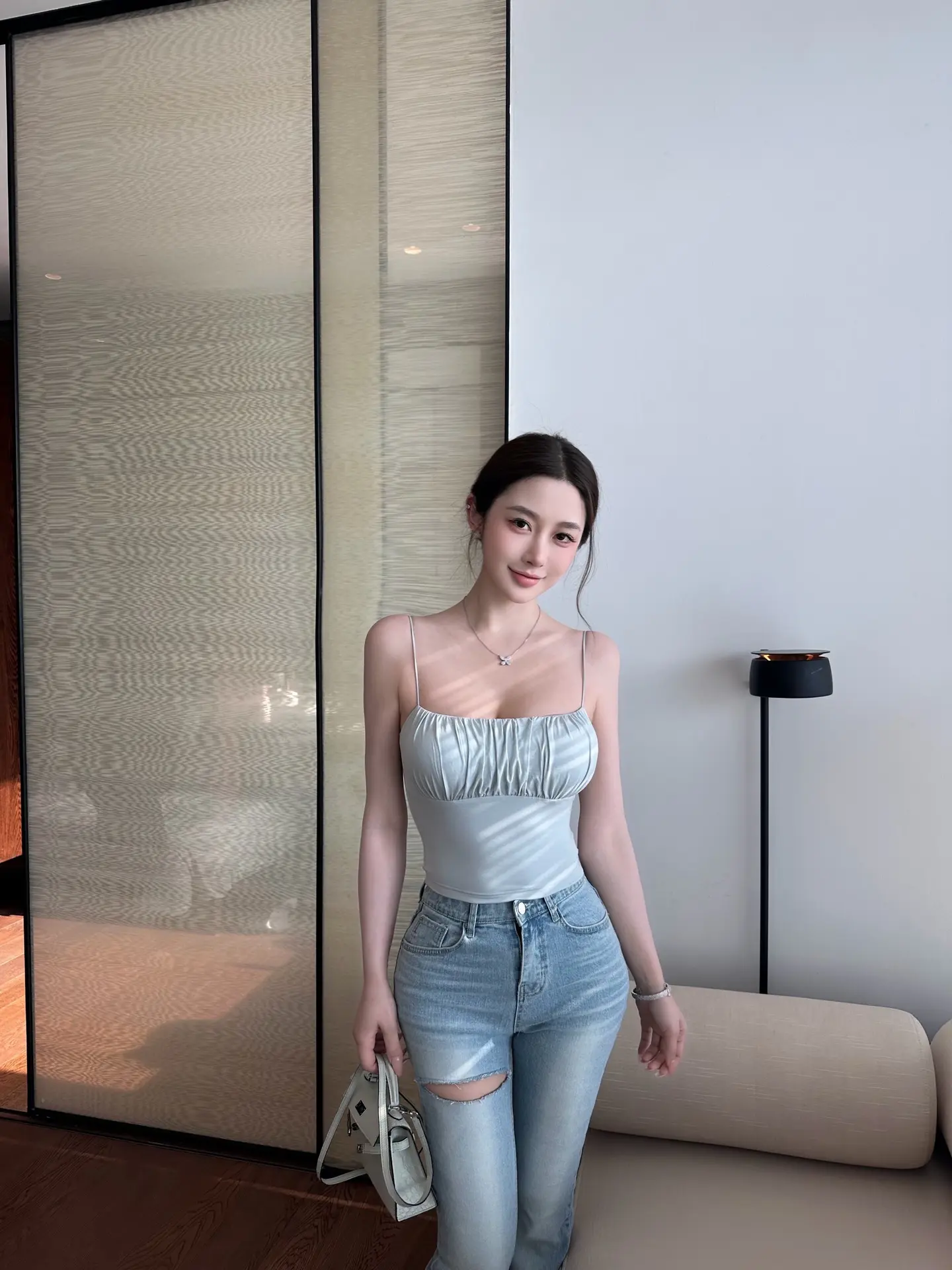 今年的外扩吊带必入。随意穿出s曲线 …🤍